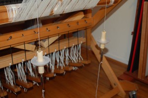 loom weights on the floating selvages