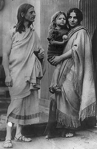 Raymond Duncan with his wife and child 1912