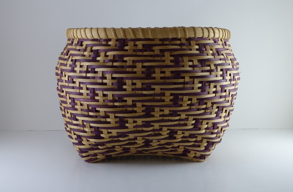 Round basket in natural and purple twill